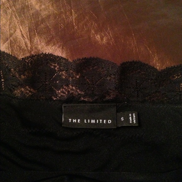 🔃Reduced 🔃💋Cute Lace Trim Tank Top💋 - Picture 2 of 4