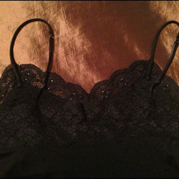 🔃Reduced 🔃💋Cute Lace Trim Tank Top💋 - Picture 4 of 4