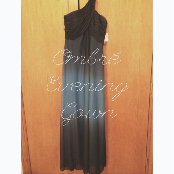 Beautiful, floor length, blue ombré gown 💎💙 NWT! - Picture 1 of 4