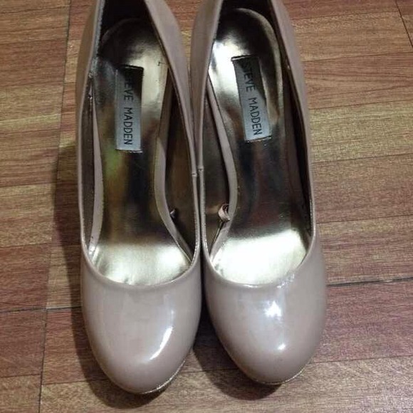 Steve Madden Nude heels