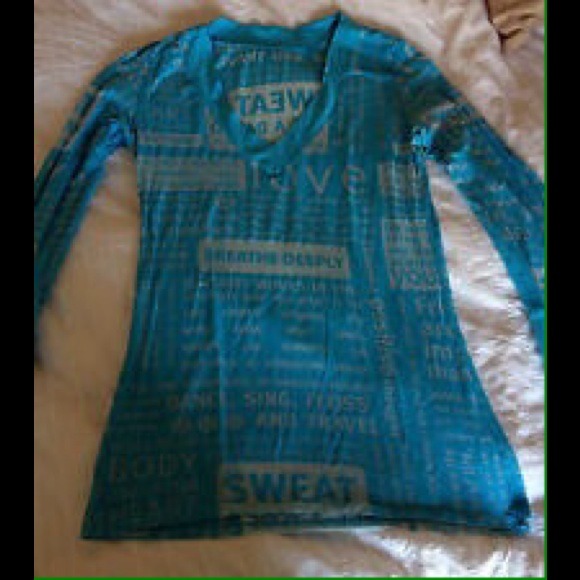 ISO! Lululemon manifesto top