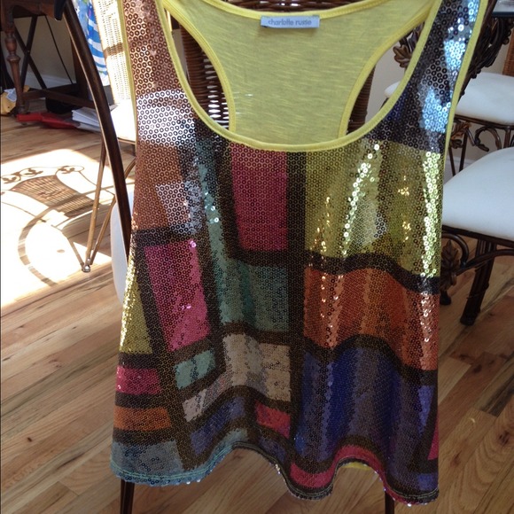 CHARLOTTE RUSSE YELLOW TOP WITH LOTS OF 🌟SPARKLE