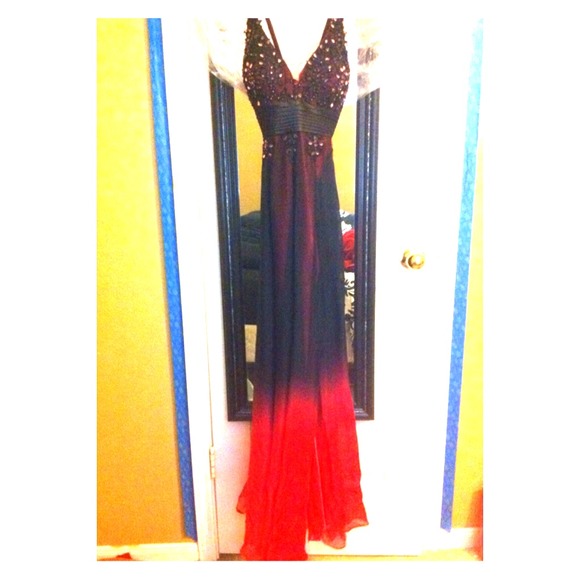 GORGEOUS LA FEMME PROM DRESS