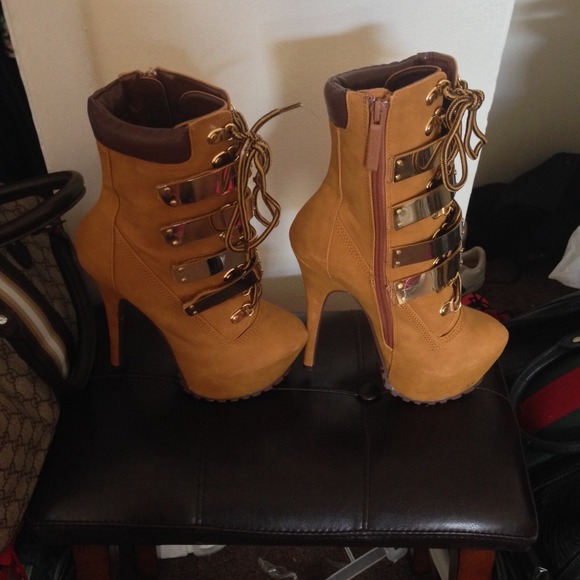 Tim type Heels - Picture 2 of 2