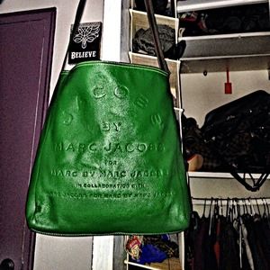 Reversible green and brown messenger