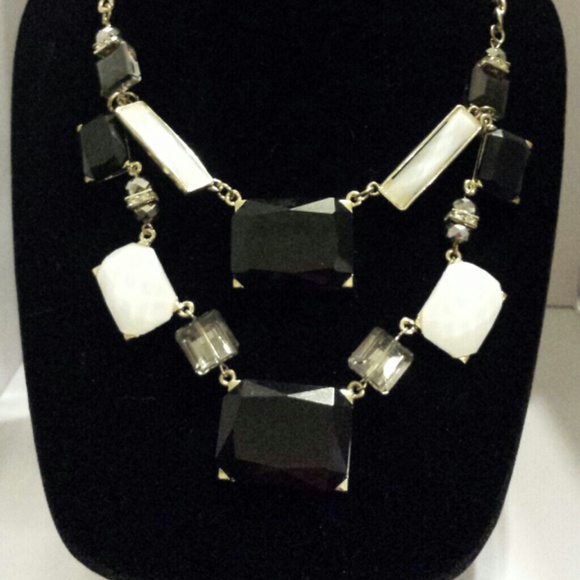 NWT INC Statement Necklace