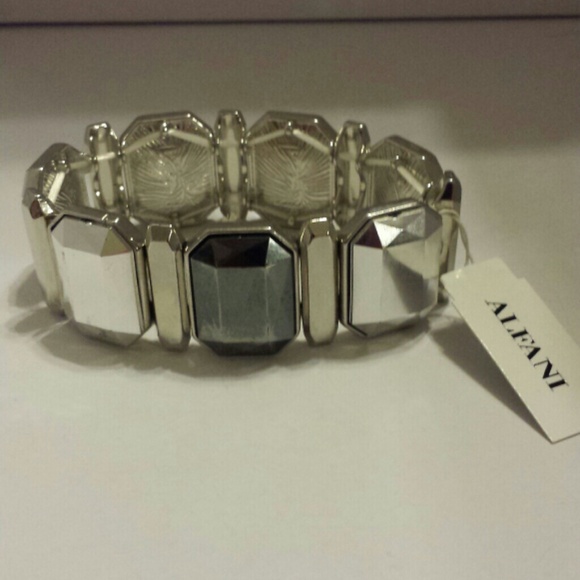NWT Alfani stretch bracelet