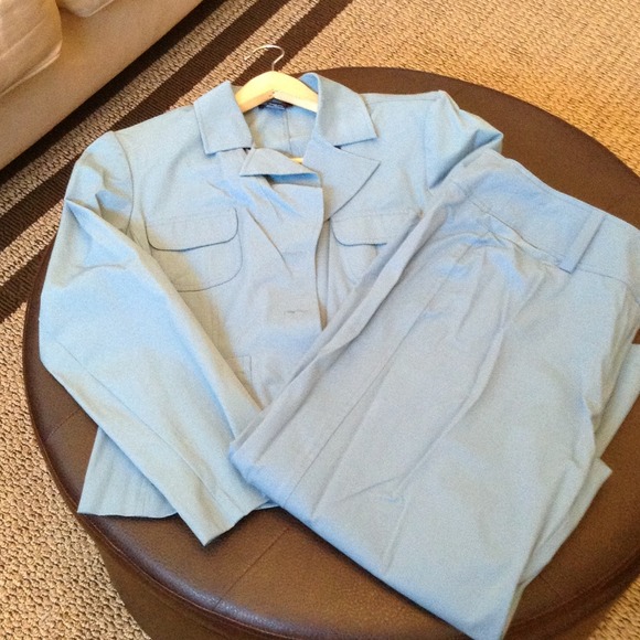 Blazer/ Pants suit. Sz 10 color blue