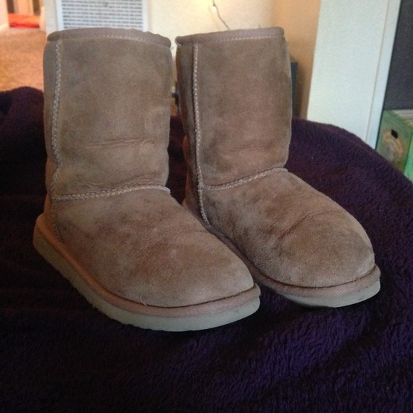 RESERVED🚫Ugg boots (kids 3) (woman's 5)
