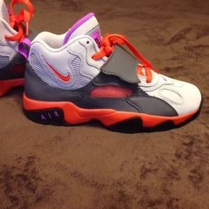 ❌SOLD❌Nike tennis shoes💜