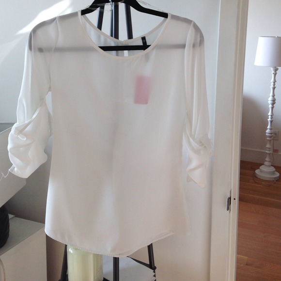 Sexy drape off white top!