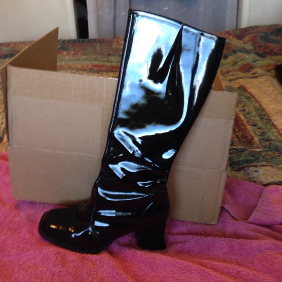 Black shiny boots. (On hold)!!!!😀
