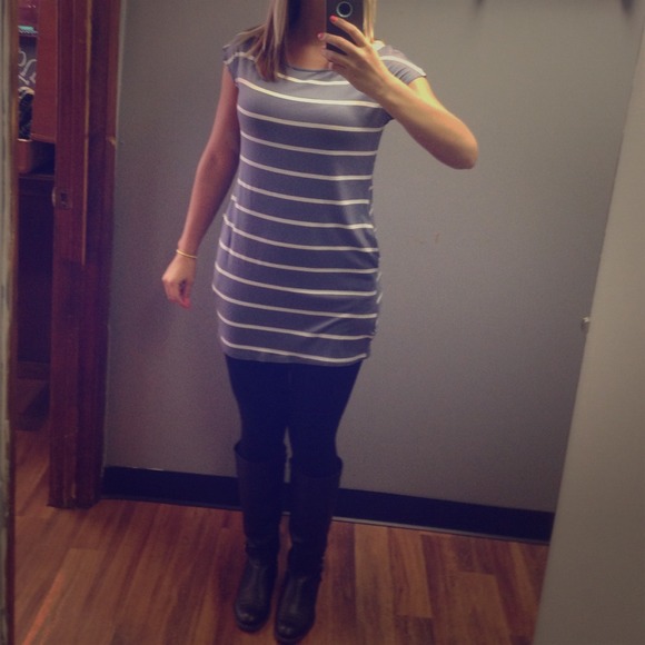 Grey/white Tunic! WE HAVE MORE THAN ONE SIZE!!!!