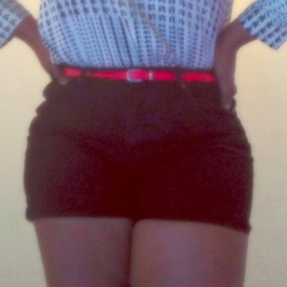 Vintage high waist cuffed black shorts