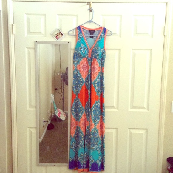 PRINTED Alyn Paige maxi dress!