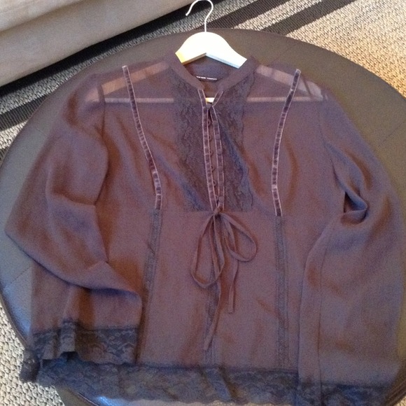 Sheer top. Sz. 10 NY& CO