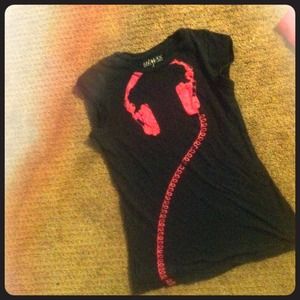 Black & pink head phones shirt