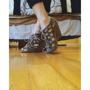 Get ready shoe lovers!