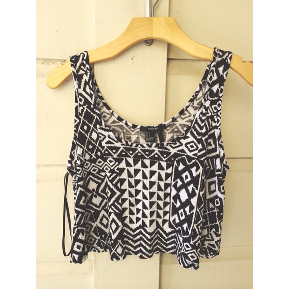 Tops - ❌SOLD❌Tribal flounce crop top