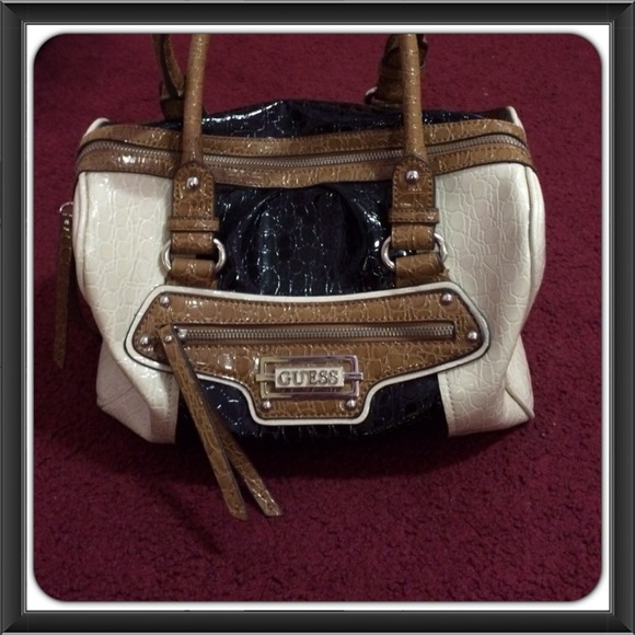 💯Auth Guess Box Satchel- REDUCED