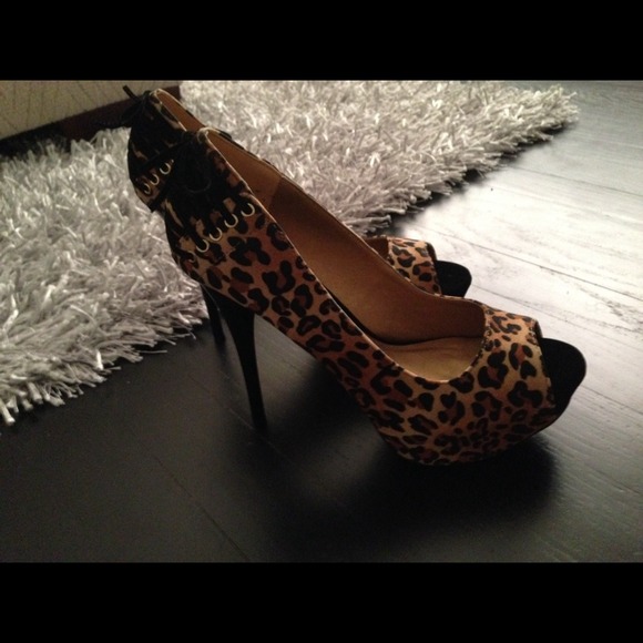 ❤️Exotic Pumps❤️ - Picture 2 of 3