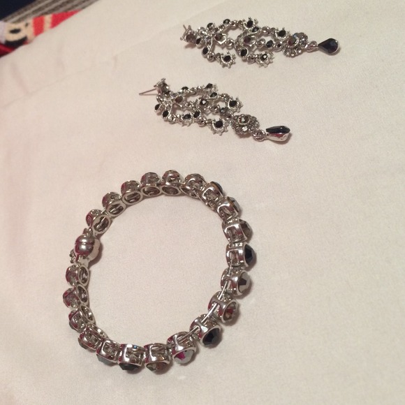 Earrings with bracelet