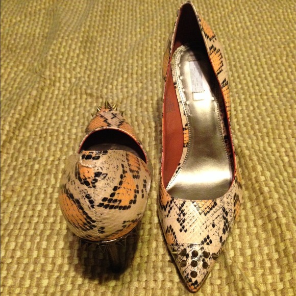 Rachel Roy Miyang shoe