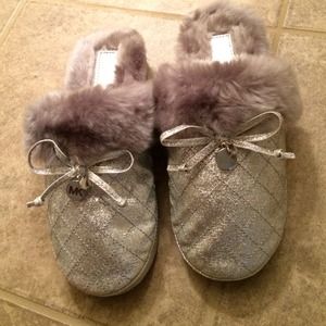 MK Slippers 😋 SOLD ‼️‼️