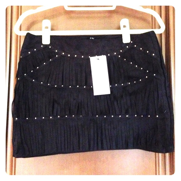 *SOLD* Low waist fringe skirt - Picture 1 of 3