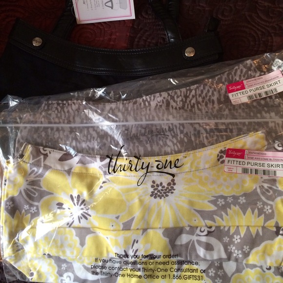 New Thirty One Skirt Purse +2retired skirts.$45