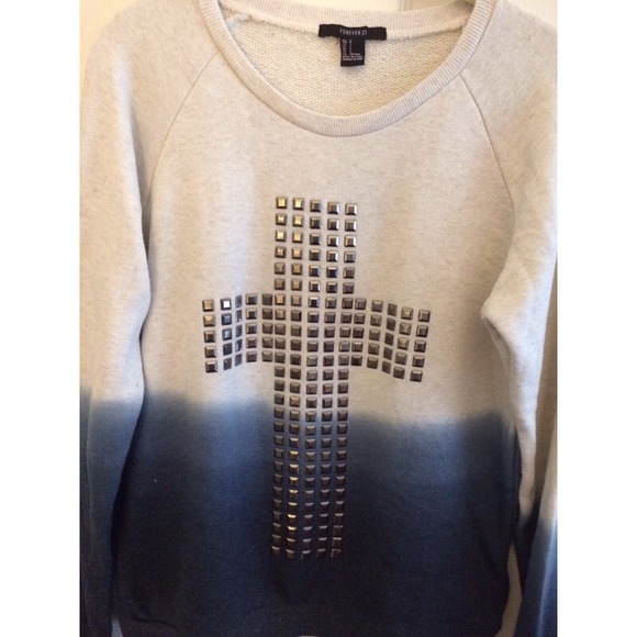 🚫SOLD🚫 Ombré cross studded pullover! NEW - Picture 2 of 4