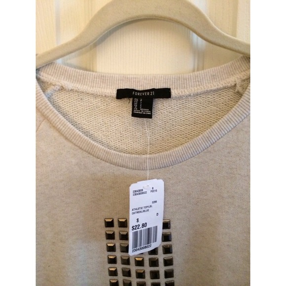 🚫SOLD🚫 Ombré cross studded pullover! NEW - Picture 3 of 4