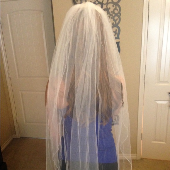 Brand new veil - Picture 2 of 3