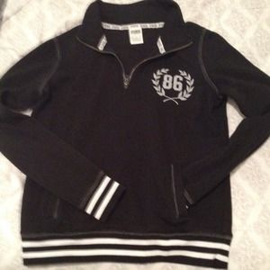 🔲Black & White Victoria's Secret Pullover🔲