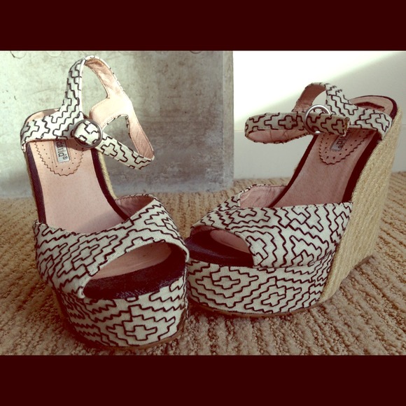 Wicker wedge