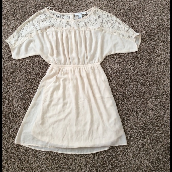 Elegant Lace Shift Dress