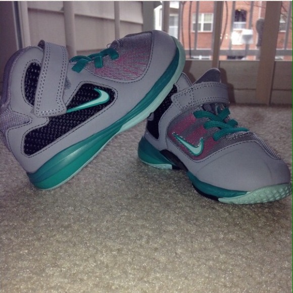 BUNDLE/JORDAN 9 RETRO/LEBRON 9 SOUTH BEACH 8C (TD)