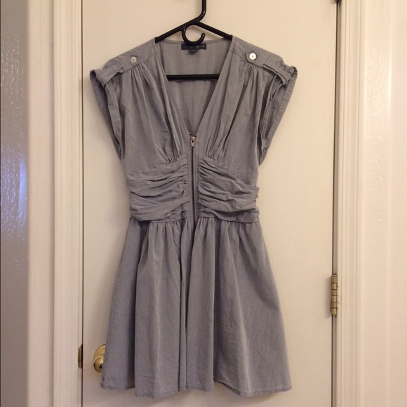 ❌❌SOLD❌❌ Tight waistband dress, form flattering! - Picture 3 of 3