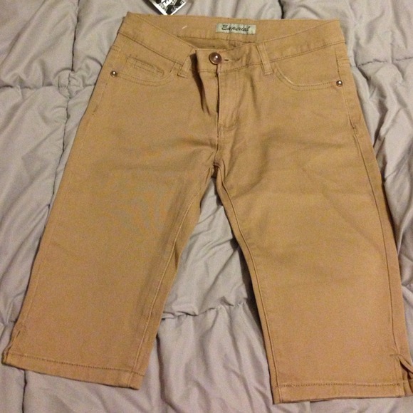Pants - Khaki Bermuda shorts