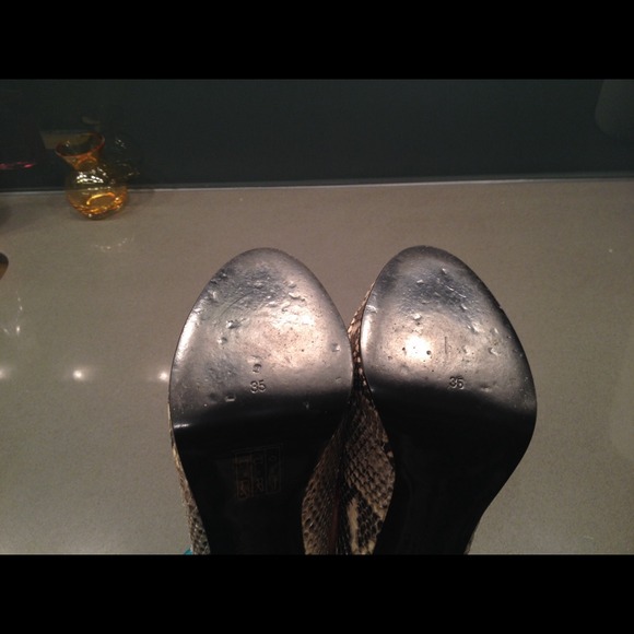 Moschino Snakeskin Peep Toe Pumps SZ 5 - Picture 4 of 9