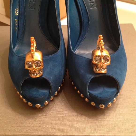 BLUE SUEDE ALEXANDER MC QUEEN PUMPS - Picture 2 of 3