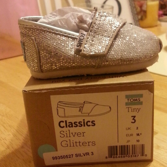 ALYSSA'S TOMS