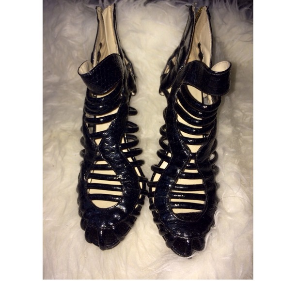 💣 Christian Siriano Snakeskin Booties 💣 - Picture 2 of 4