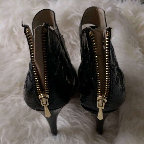 💣 Christian Siriano Snakeskin Booties 💣 - Picture 3 of 4