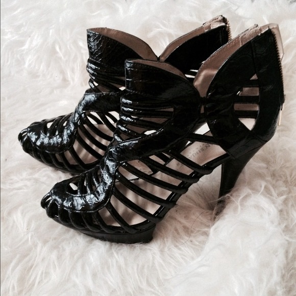 💣 Christian Siriano Snakeskin Booties 💣 - Picture 4 of 4