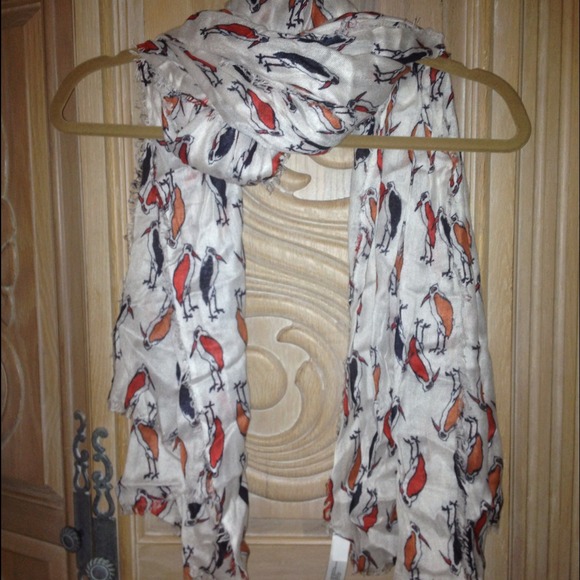❤❤SOLD❤❤IN A BUNDLE Gap scarf. NWT