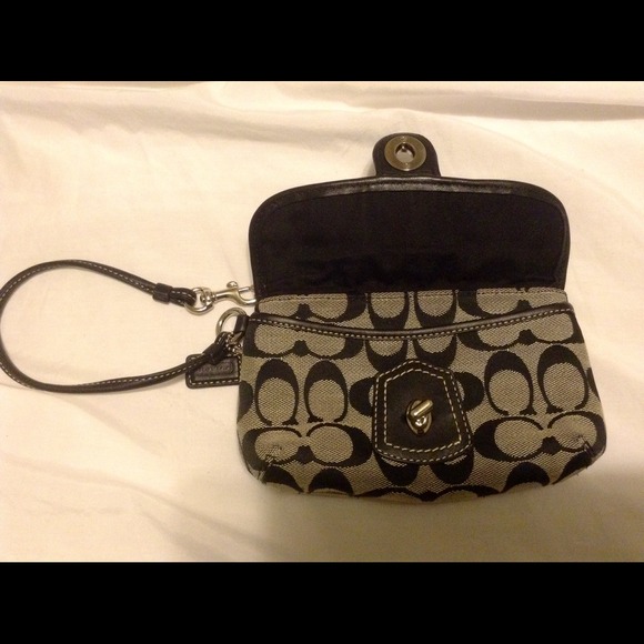 Coach wristlet - Picture 2 of 3