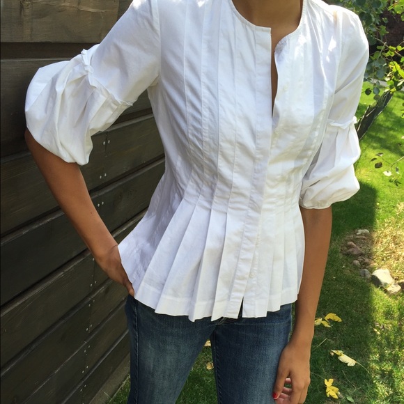 NEXX Tops - 🎉HP☀️SUMMER SALE!!Adorable White Button Up Blouse