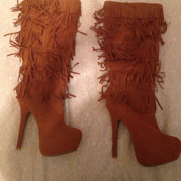 Anne Michelle fringed boots size 8