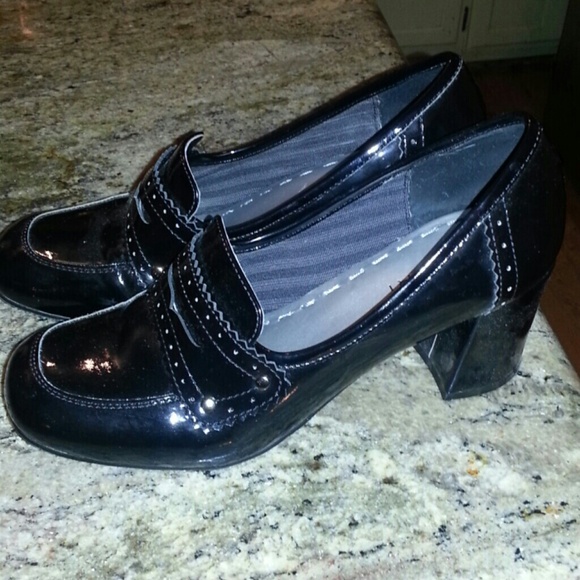 Shoes - Picture 2 of 4